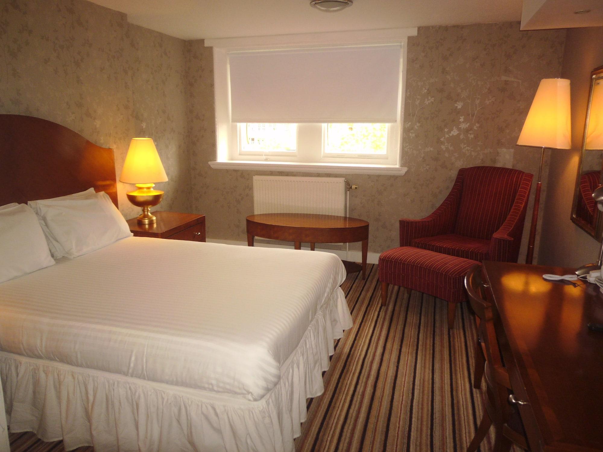 The Sir Thomas 3*