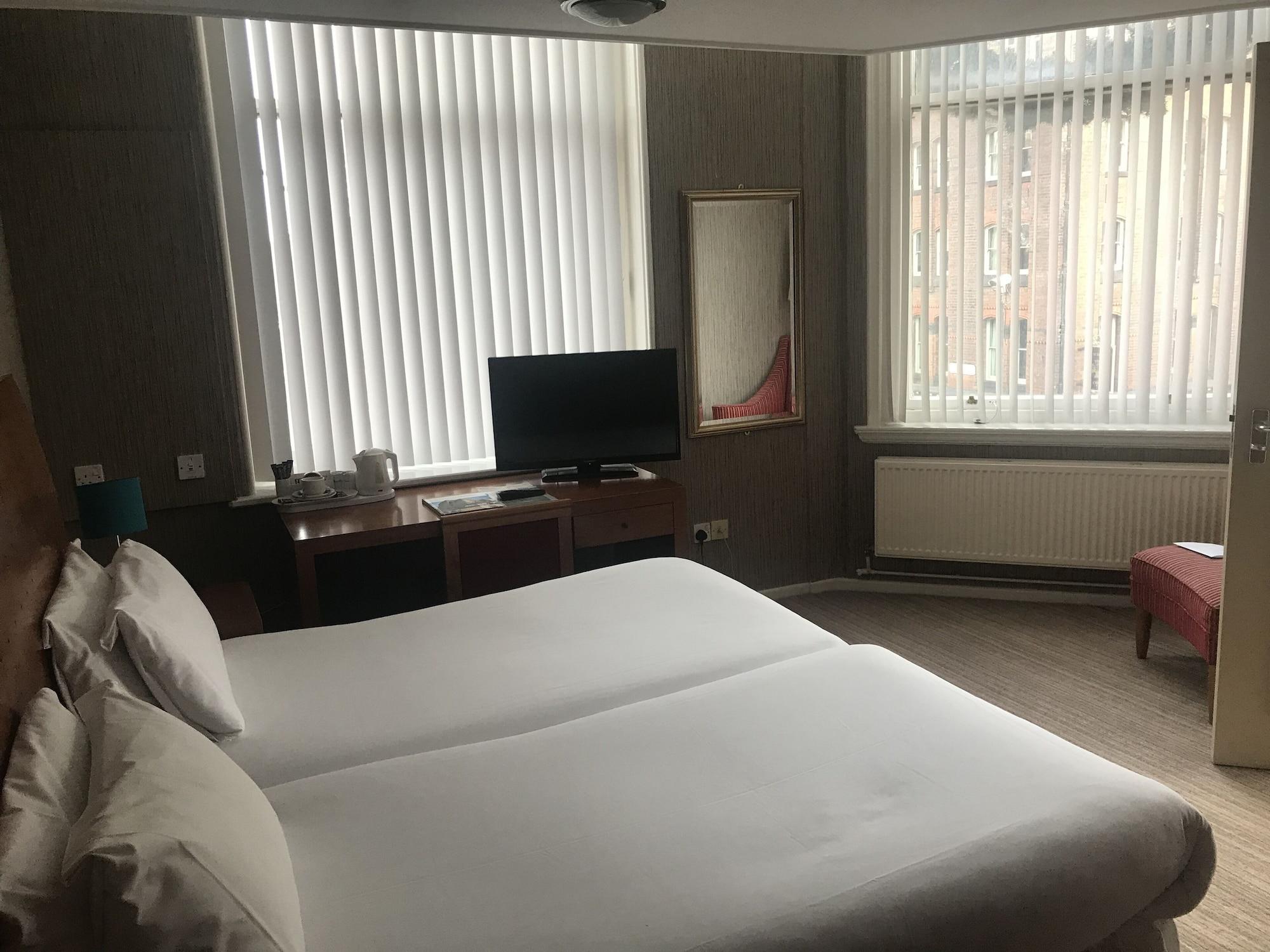 The Sir Thomas 3*