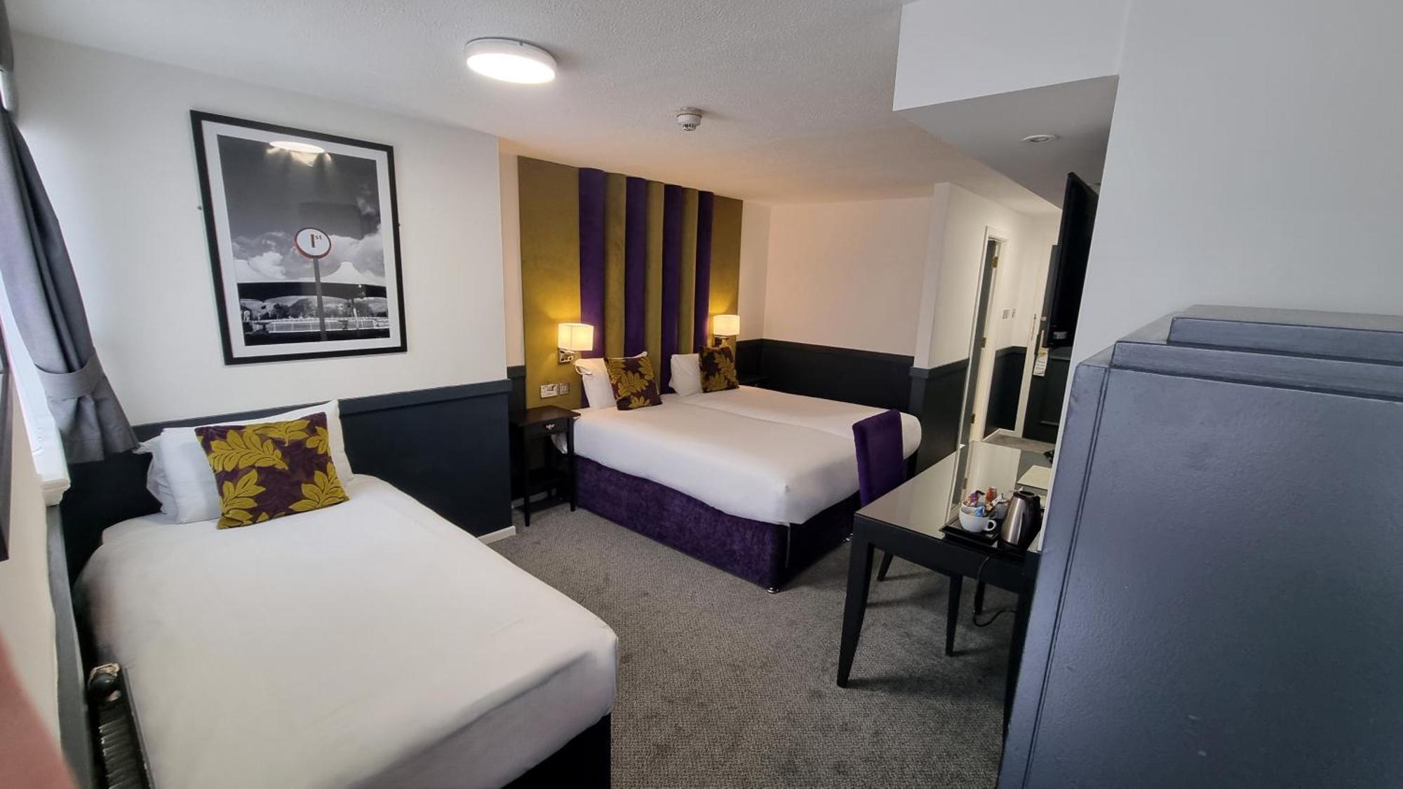 The Sir Thomas 3*